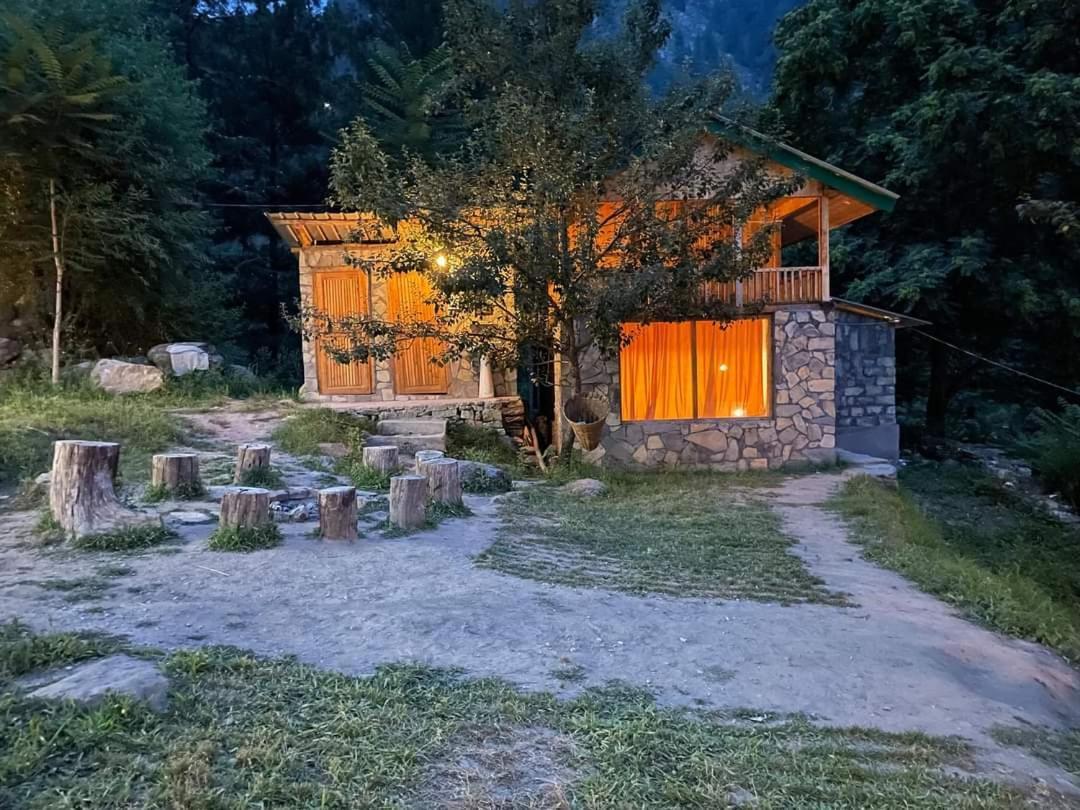 Moksha By The River,Jibhi Luaran gambar